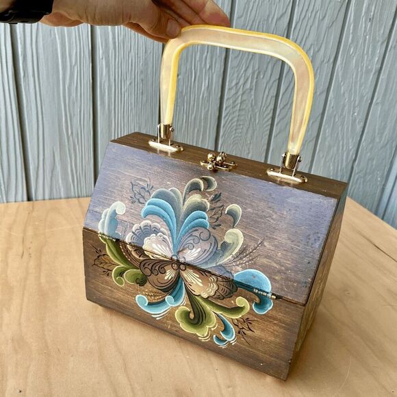 Vintage 1977 Hand-Painted Folk Art Box Purse w/ Lucite Handle – Signed R.Y.R.K. - Picture 4 of 14